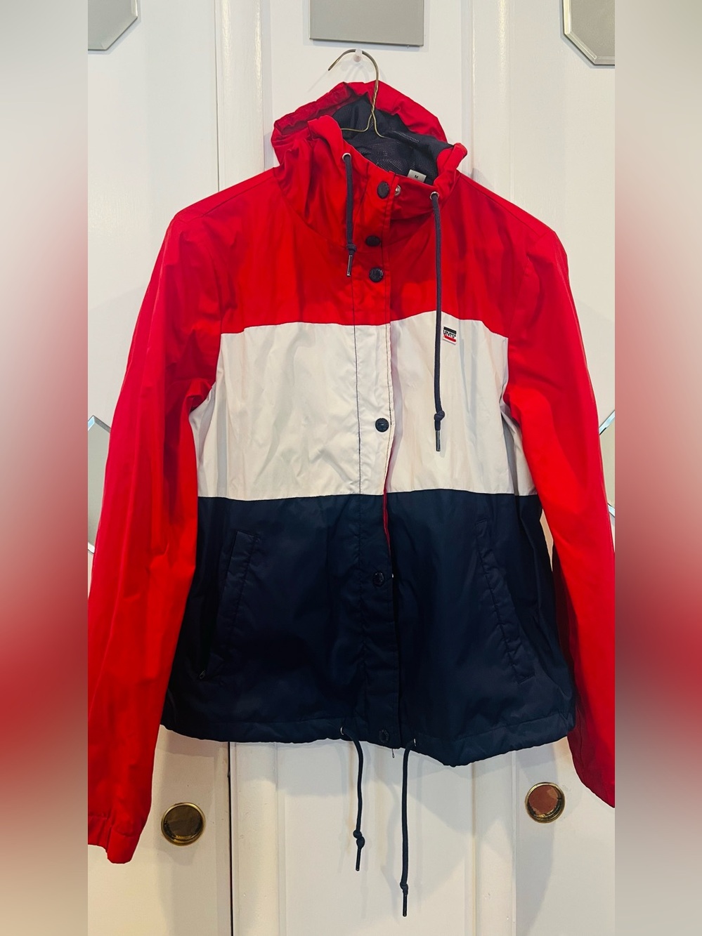 Levi’s Red White Navy Colorblocked Hooded Windbreaker women jacket  size M